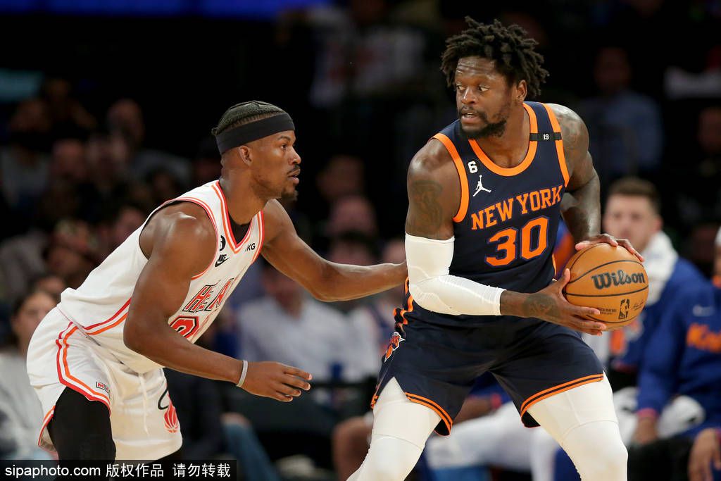 战报恩比德三节31+15+10马克西21+576人复仇公牛　NBA常规赛76人主场对阵公牛，两队才刚刚交过手，上场比赛76人在恩比德缺阵的情况下不敌公牛，目前76人排在东部第三，公牛排在东部第十。